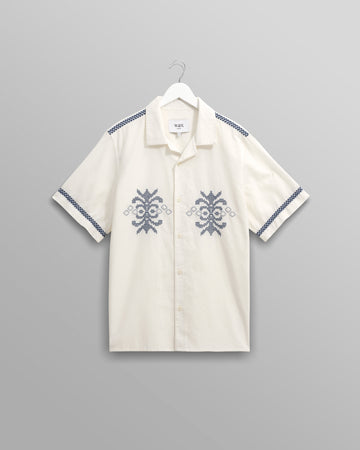 wax london men's Didcot - Ecru Motif Embroidered Short-Sleeve Shirt