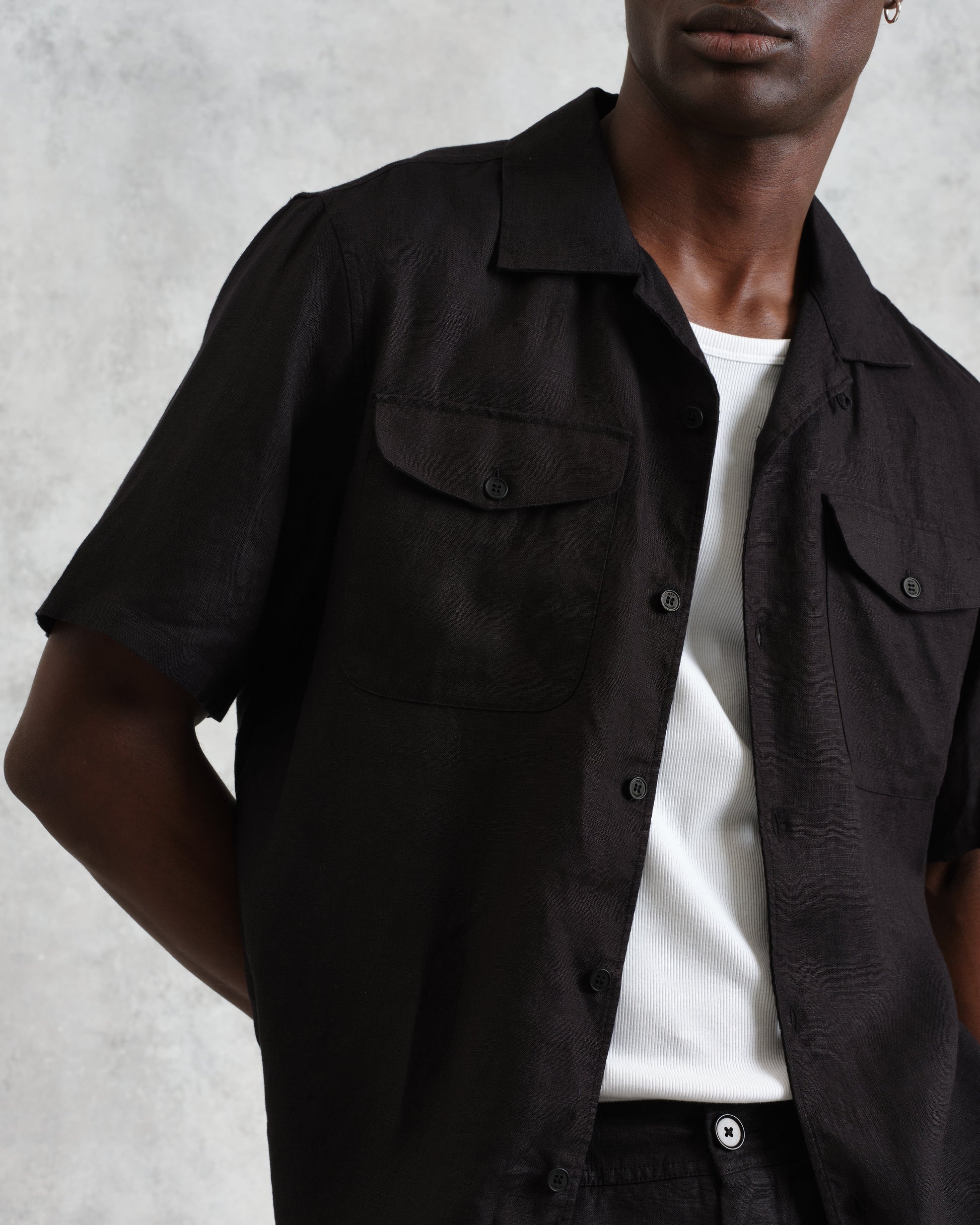 wax london men's Bartlett - Washed Black Linen Short-Sleeve Shirt