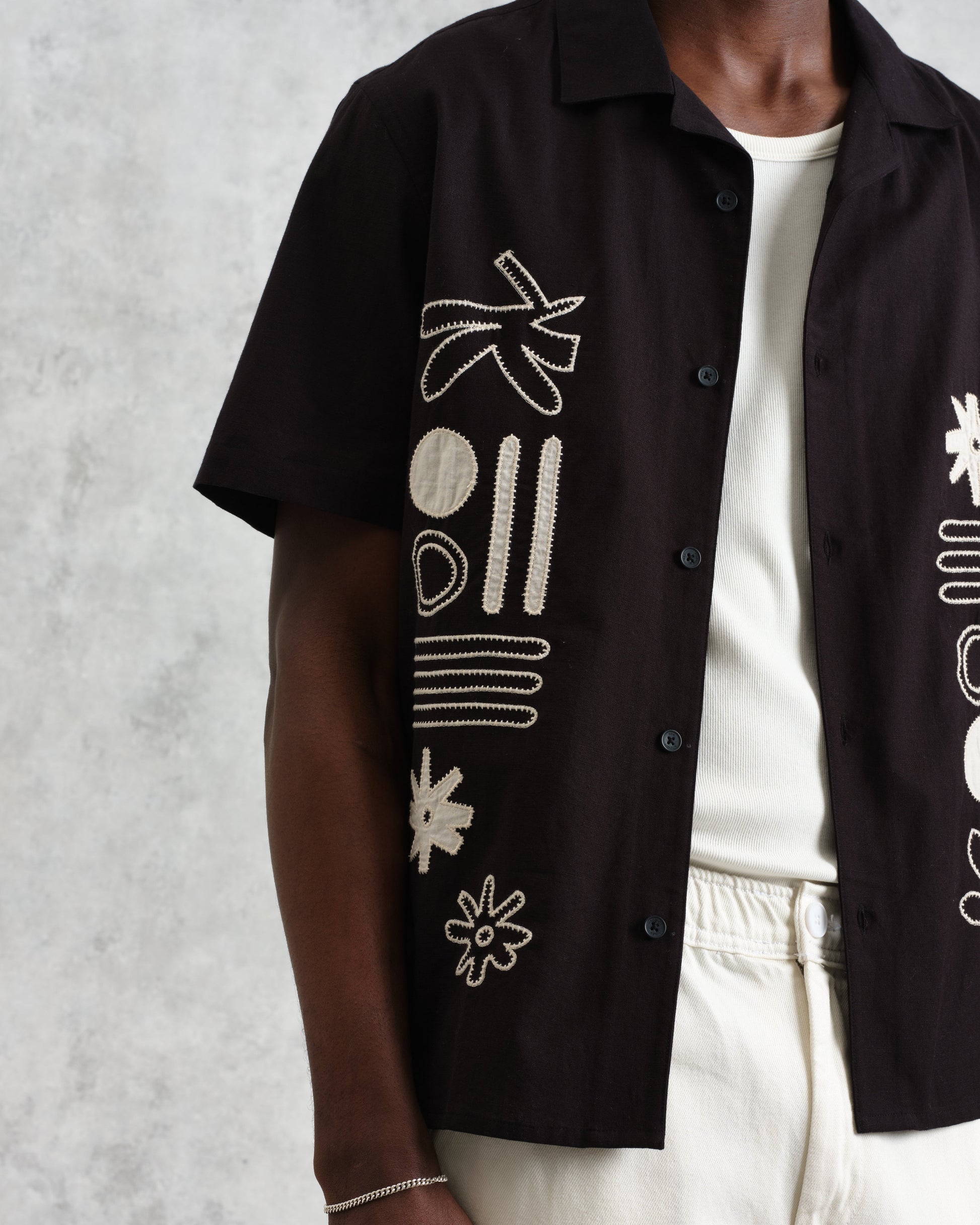 wax london men's Didcot - Black And Ecru Abstract Appliqué Short-Sleeve Shirt