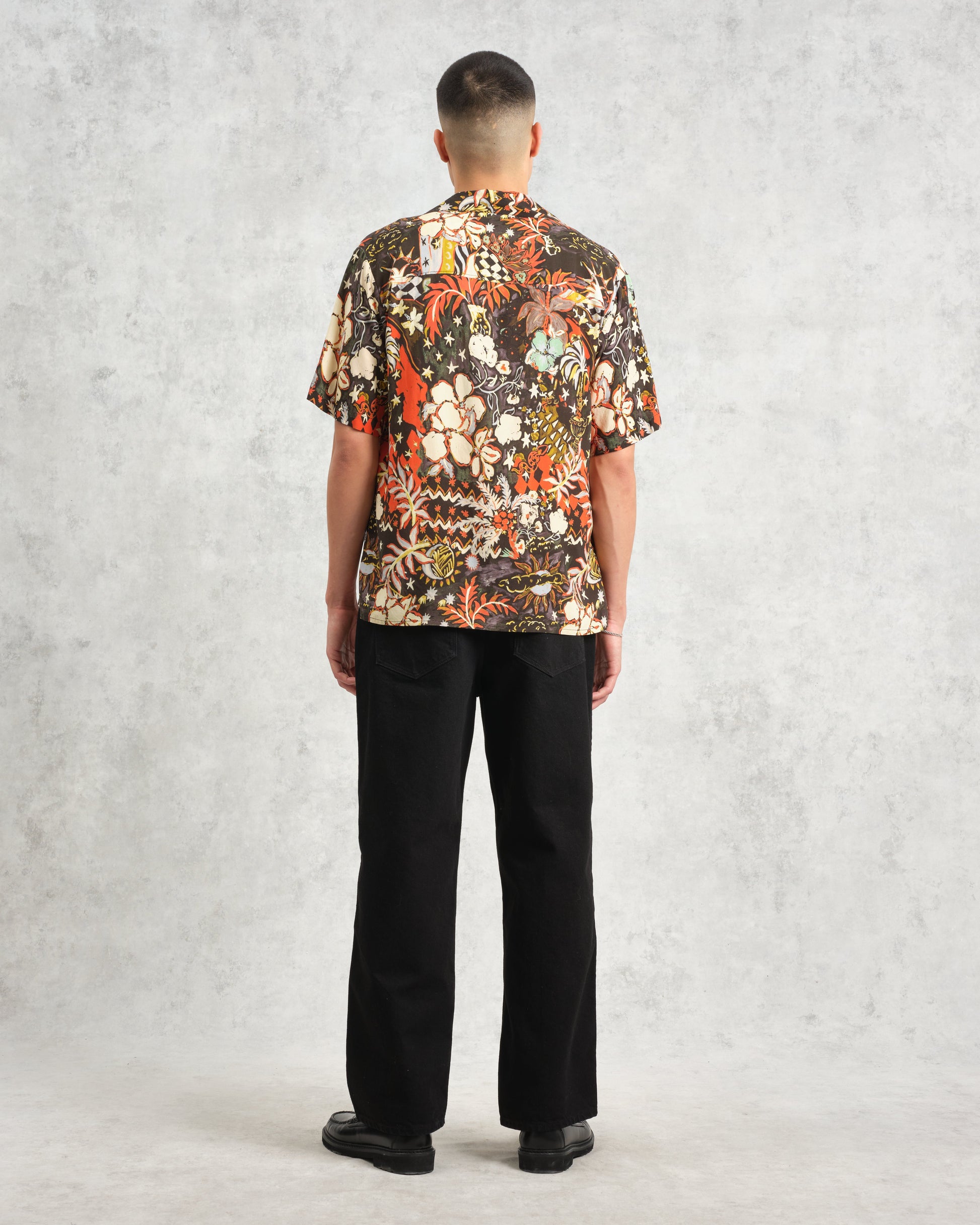 wax london men's Didcot - Black And Multicolour Abstract Short-Sleeve Shirt
