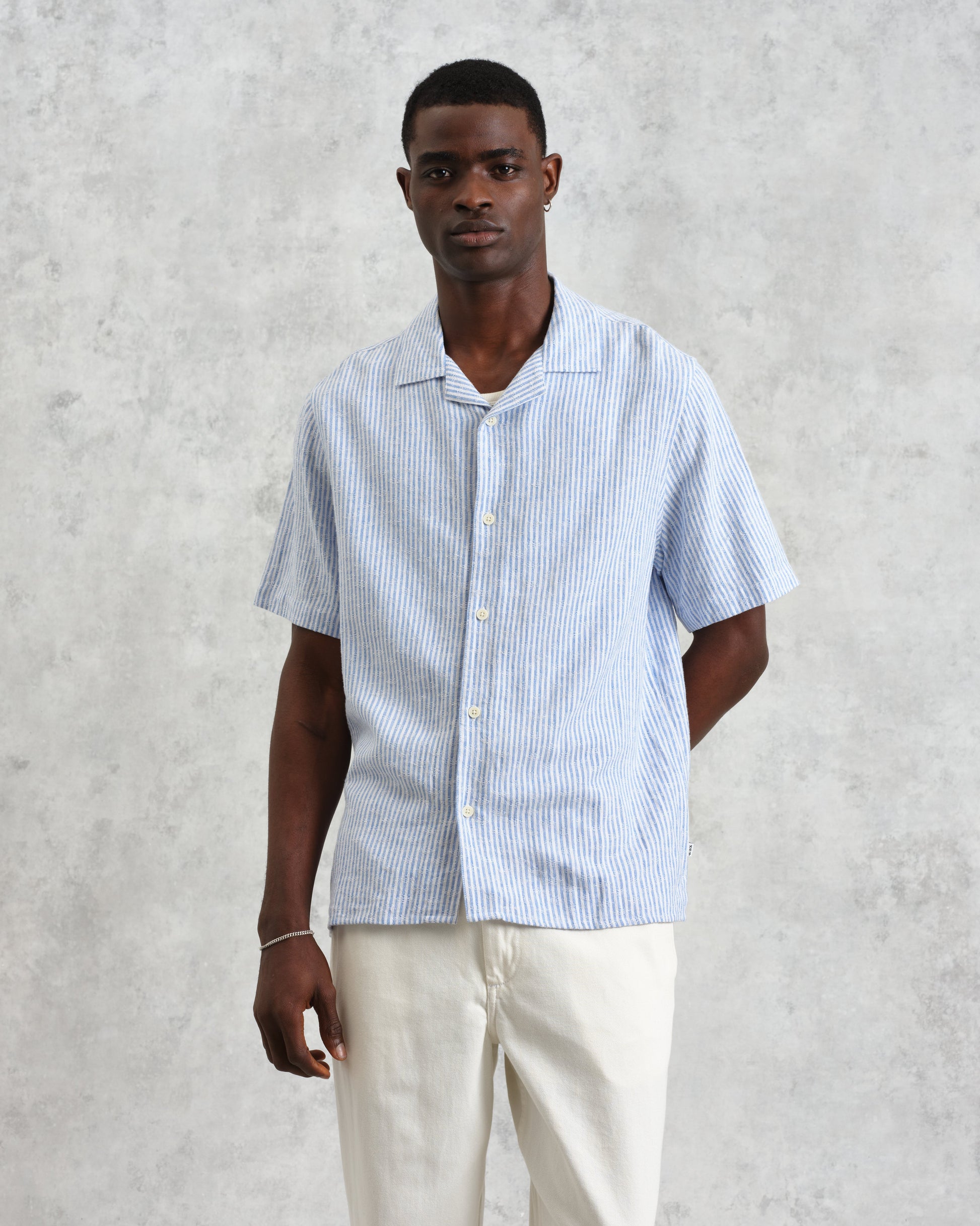 wax london men's Didcot - Blue And White Textured Stripe Short-Sleeve Shirt