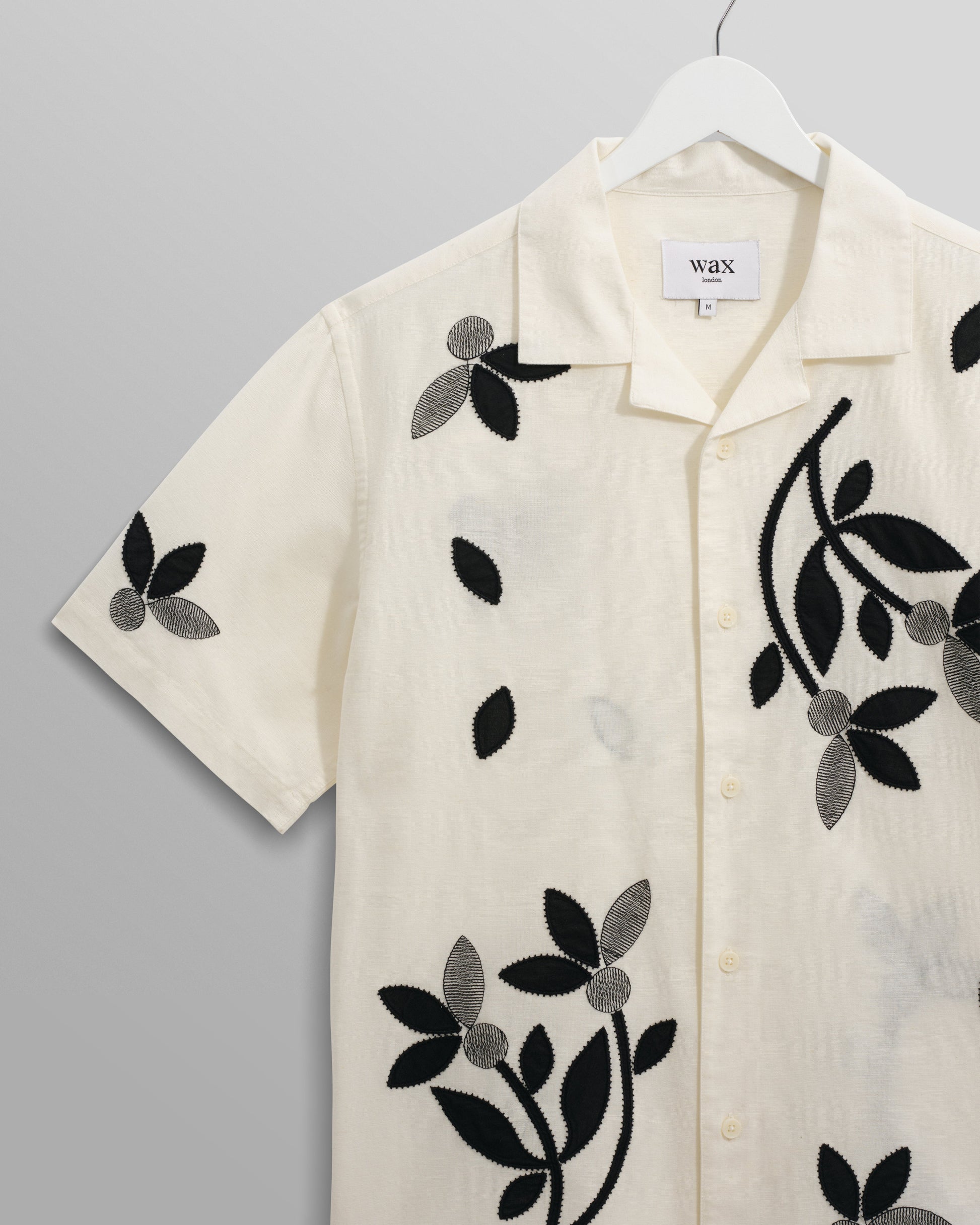 wax london men's Didcot - Ecru And Black Bloom Appliqué Short-Sleeve Shirt
