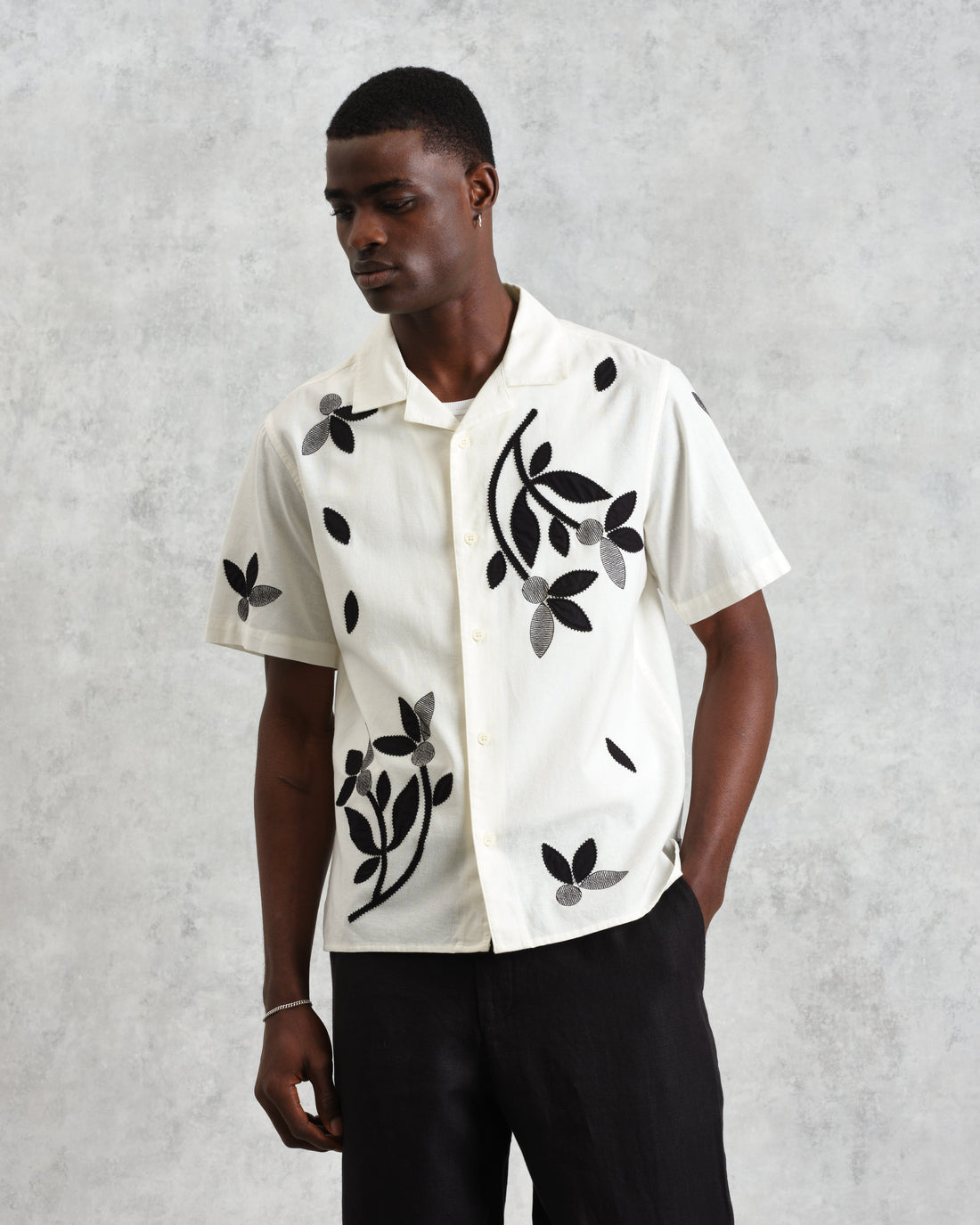 wax london men's Didcot - Ecru And Black Bloom Appliqué Short-Sleeve Shirt
