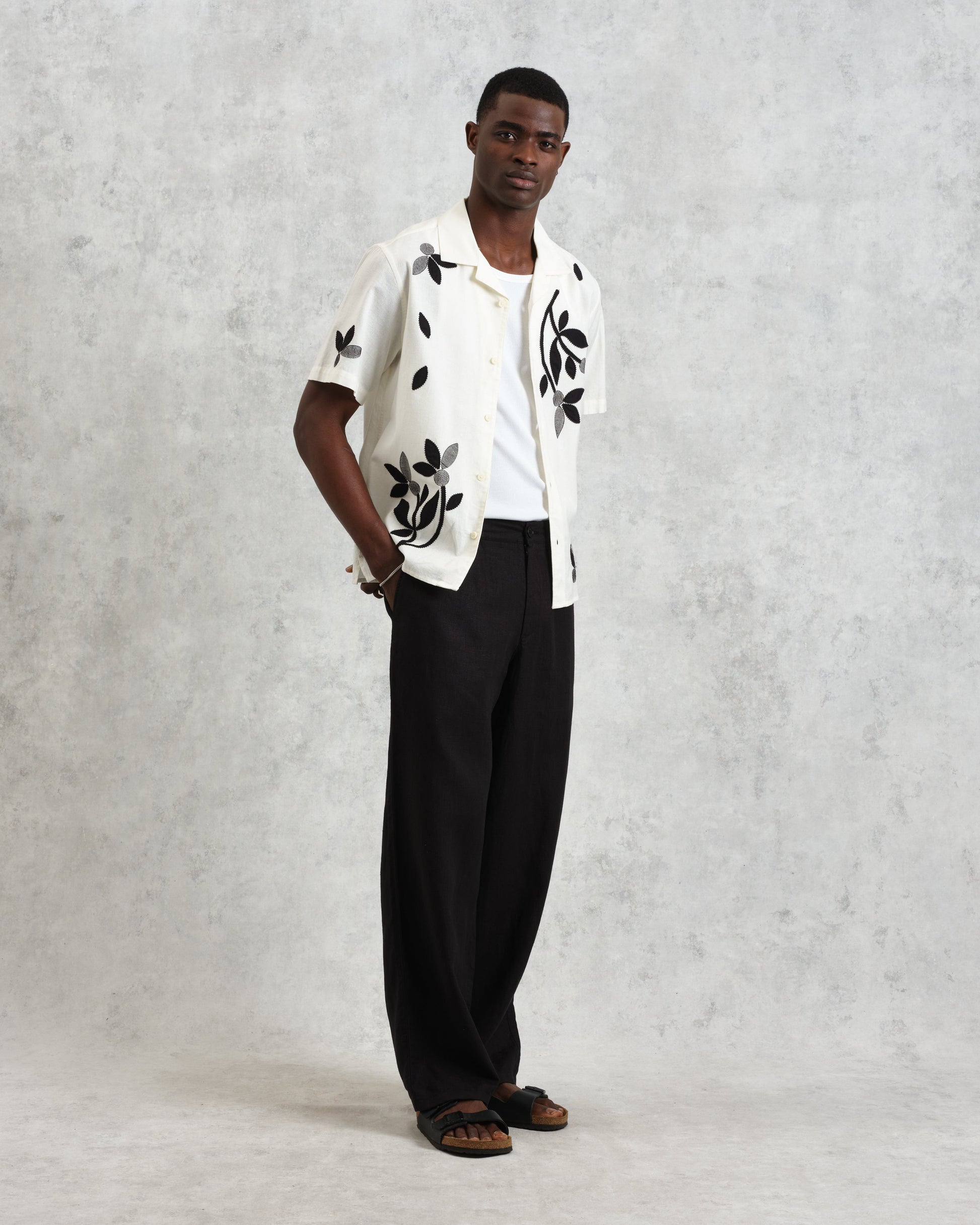 wax london men's Didcot - Ecru And Black Bloom Appliqué Short-Sleeve Shirt