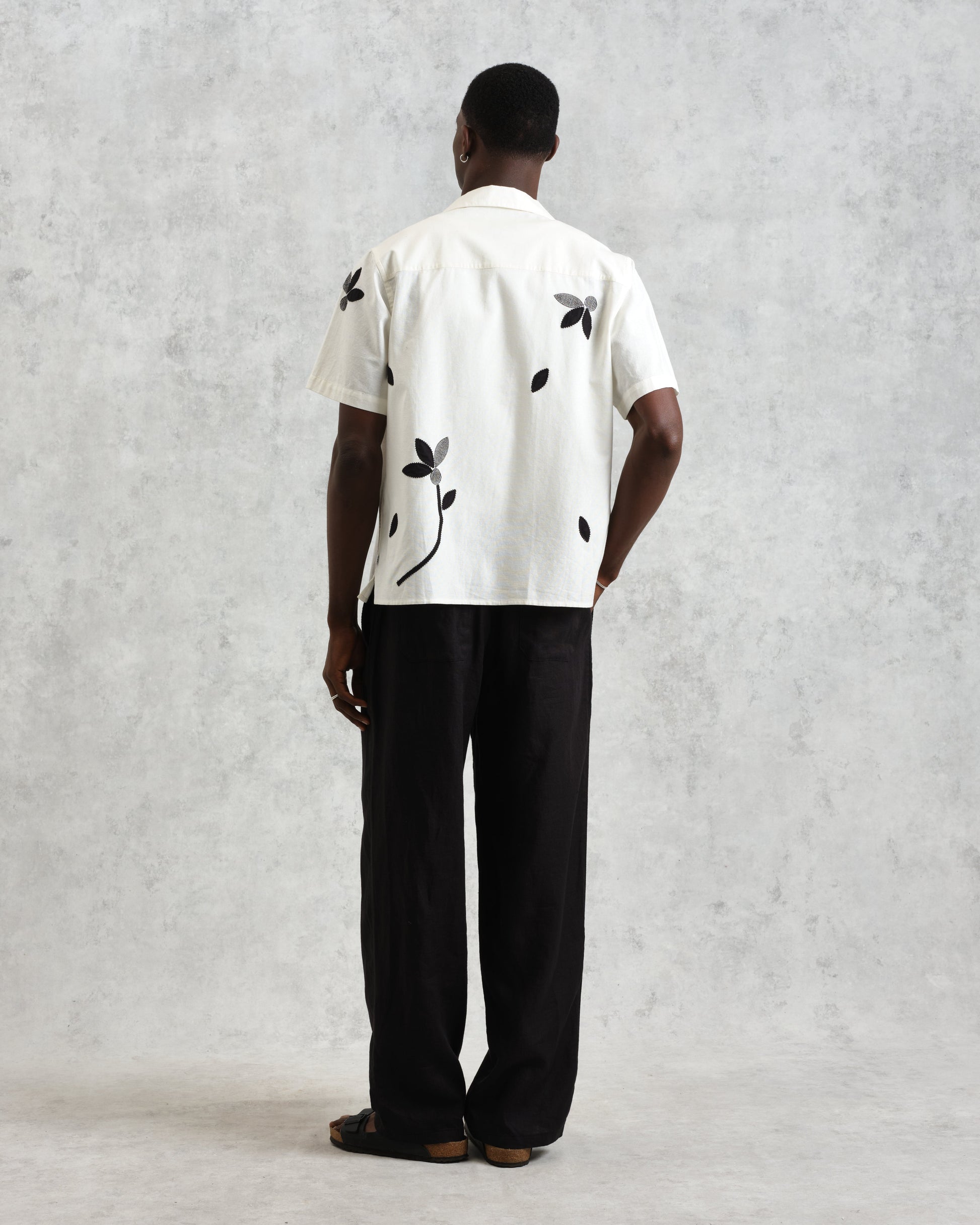 wax london men's Didcot - Ecru And Black Bloom Appliqué Short-Sleeve Shirt