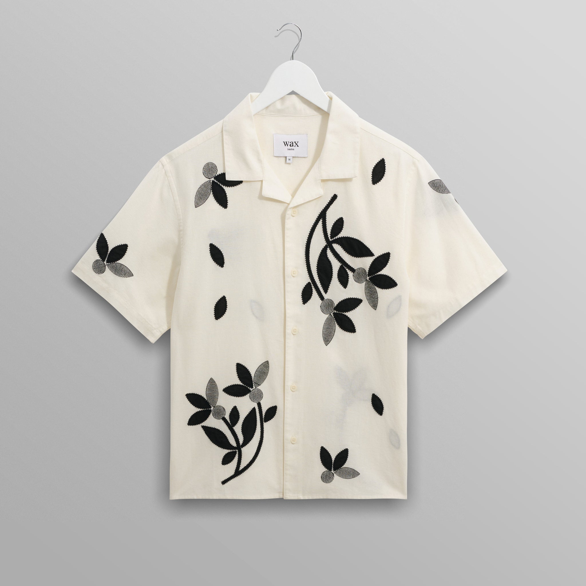 wax london men's Didcot - Ecru And Black Bloom Appliqué Short-Sleeve Shirt