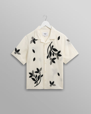 wax london men's Didcot - Ecru And Black Bloom Appliqué Short-Sleeve Shirt