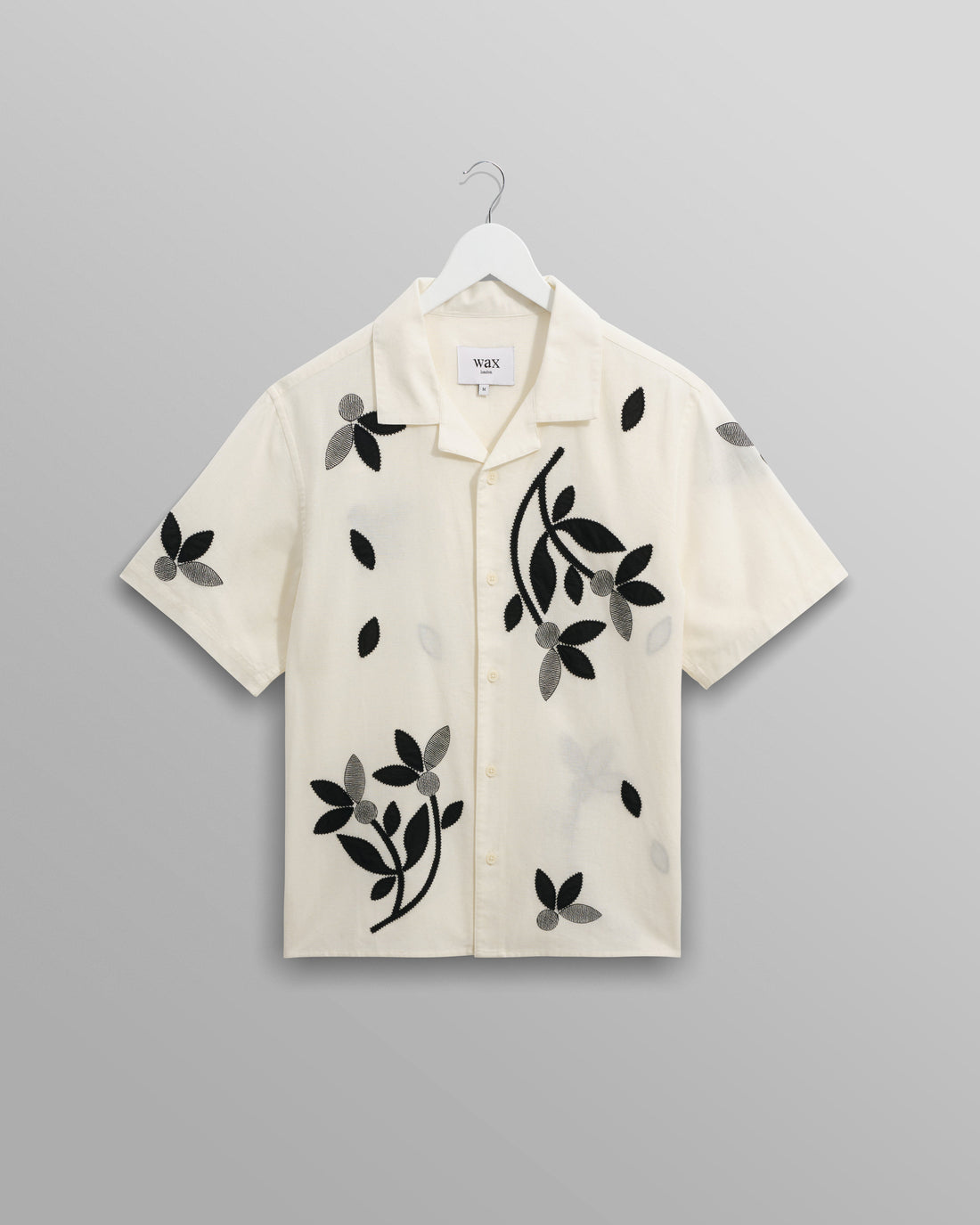 wax london men's Didcot - Ecru And Black Bloom Appliqué Short-Sleeve Shirt