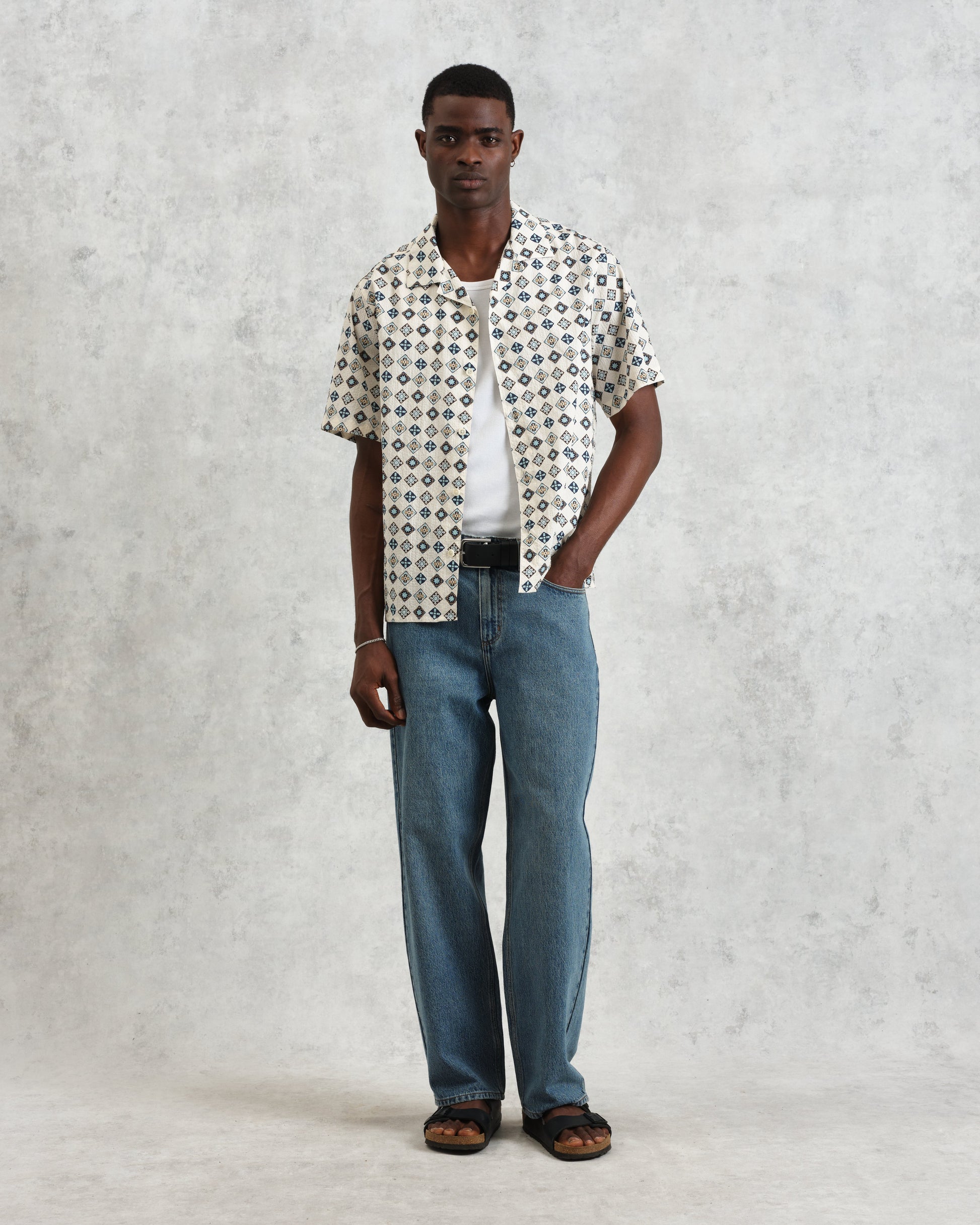 wax london men's Didcot - Ecru And Multicolour Geometric Tile Seersucker Short-Sleeve Shirt