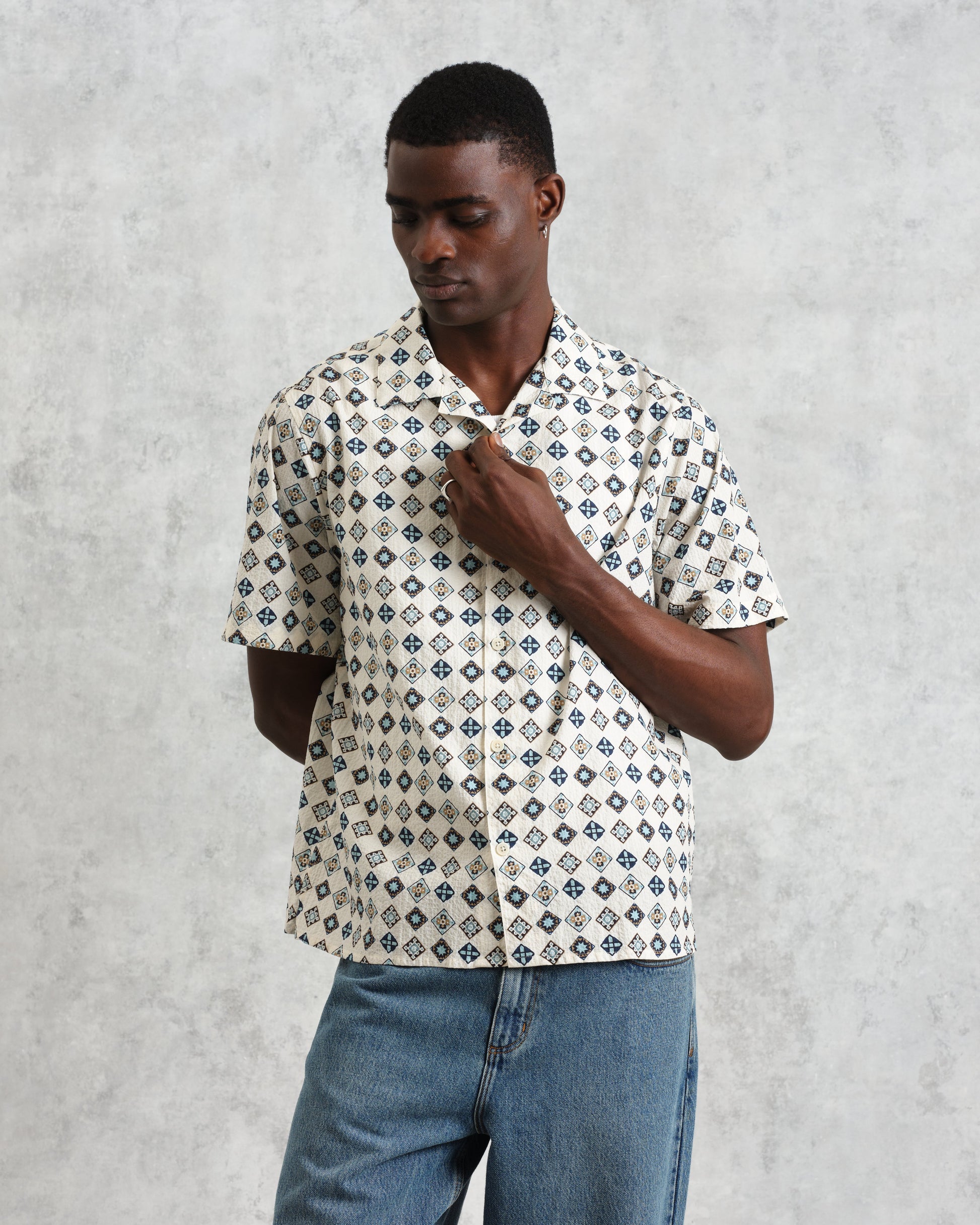 wax london men's Didcot - Ecru And Multicolour Geometric Tile Seersucker Short-Sleeve Shirt