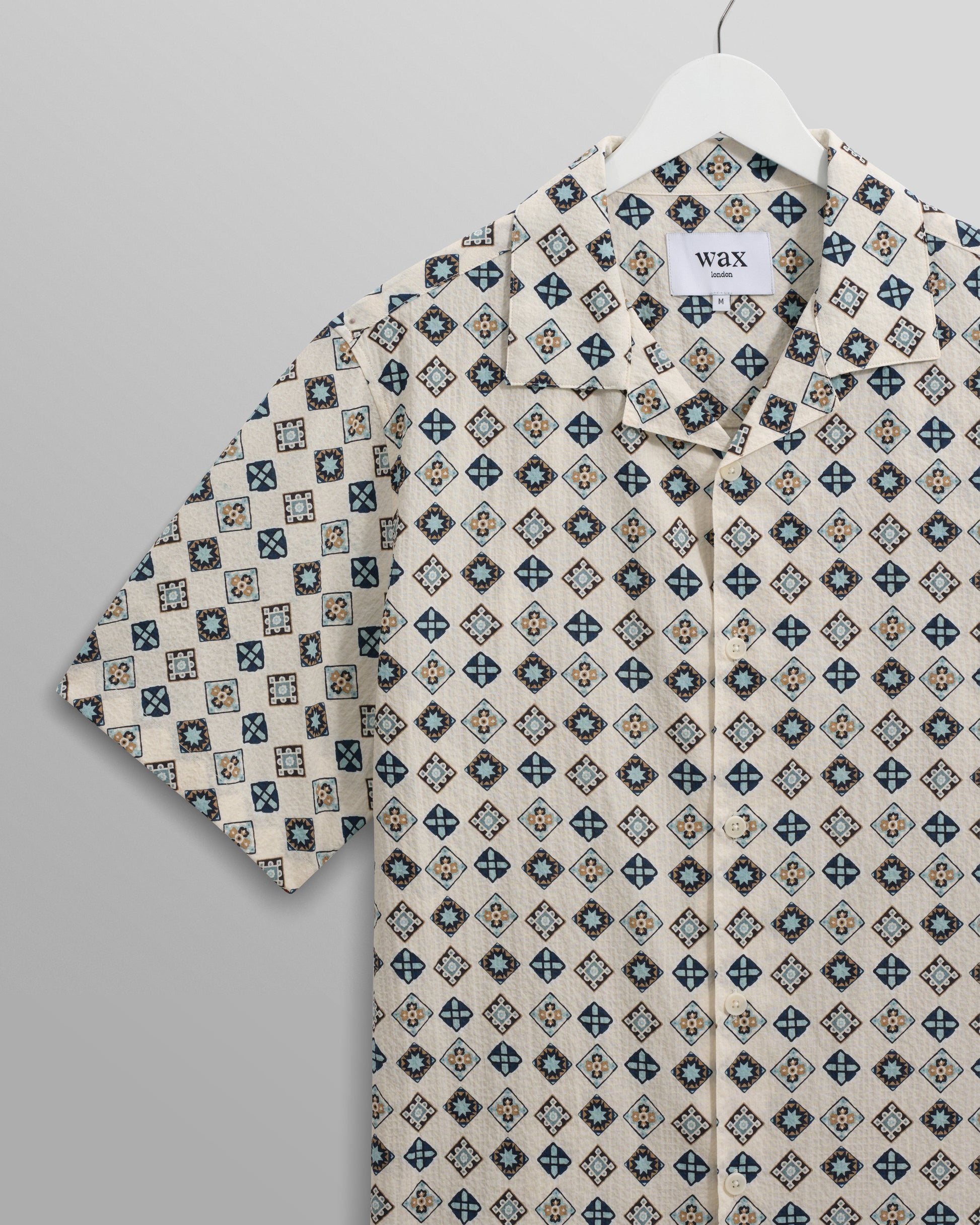 wax london men's Didcot - Ecru And Multicolour Geometric Tile Seersucker Short-Sleeve Shirt