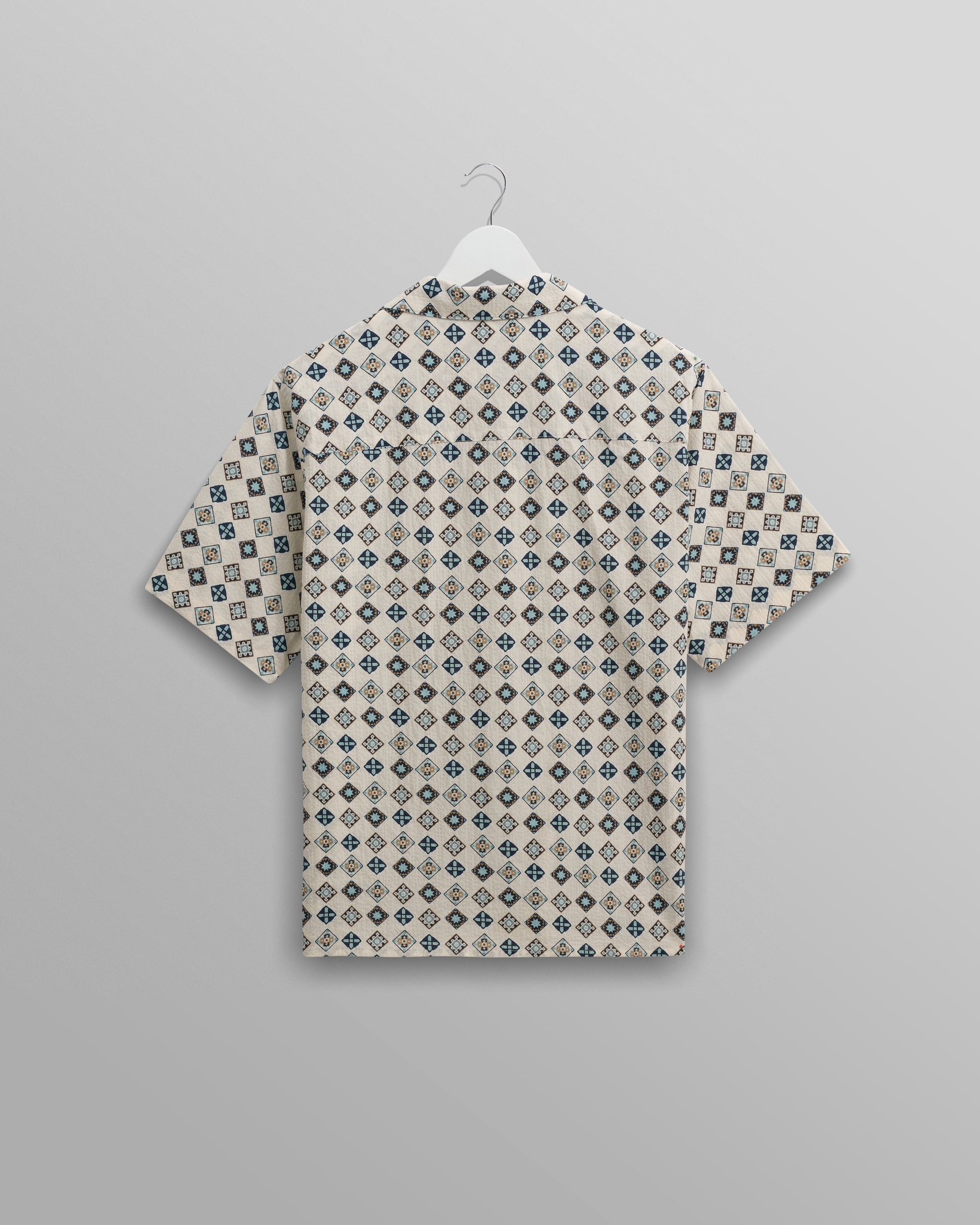 wax london men's Didcot - Ecru And Multicolour Geometric Tile Seersucker Short-Sleeve Shirt