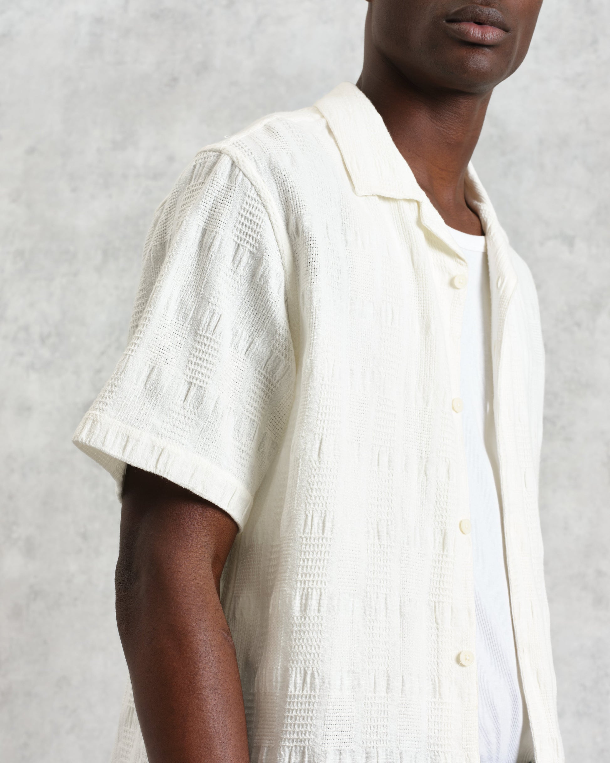 wax london men's Didcot - Ecru Waffle Seersucker Cotton Short-Sleeve Shirt