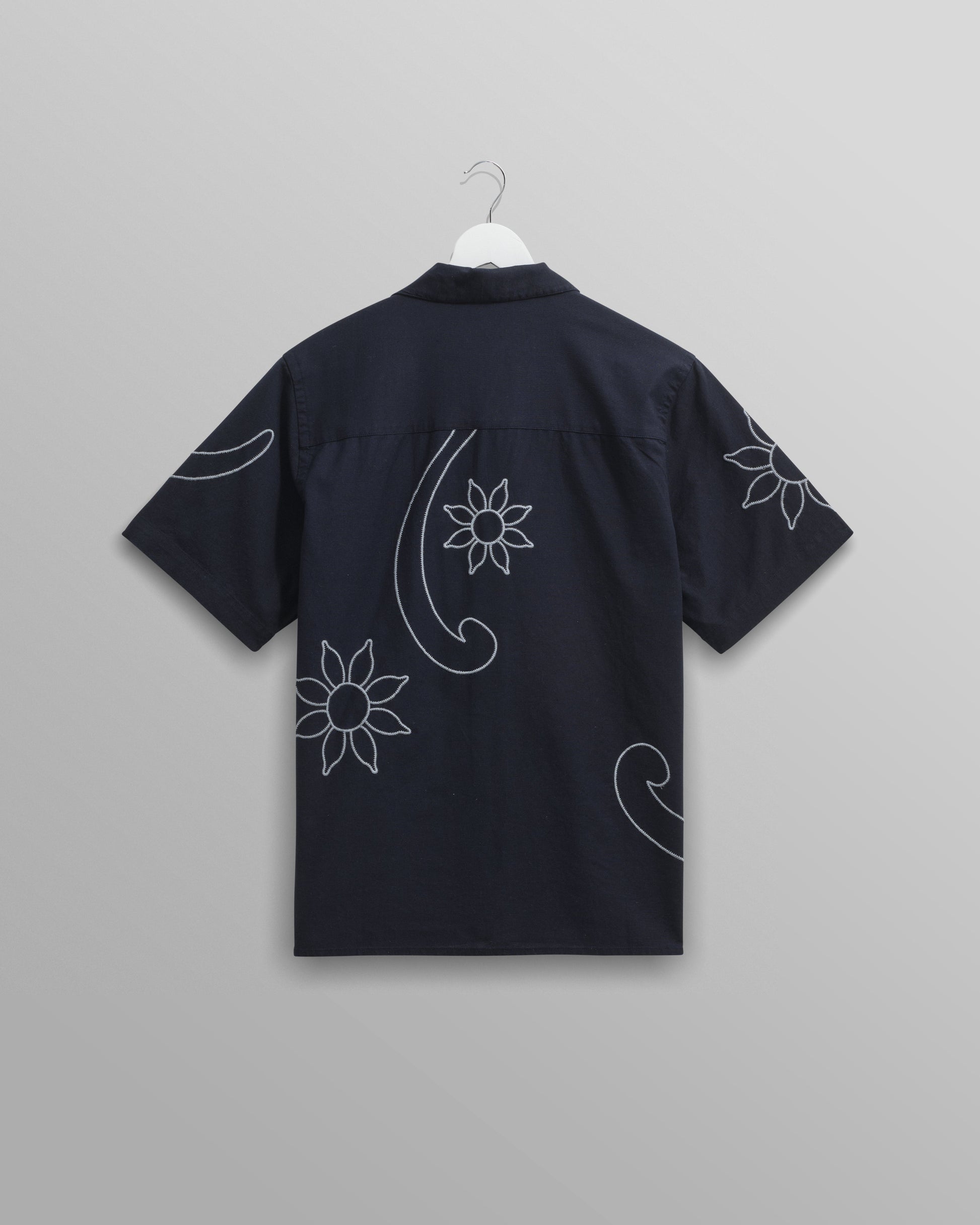 wax london men's Didcot - Navy Bold Floral Embroidered Short-Sleeve Shirt