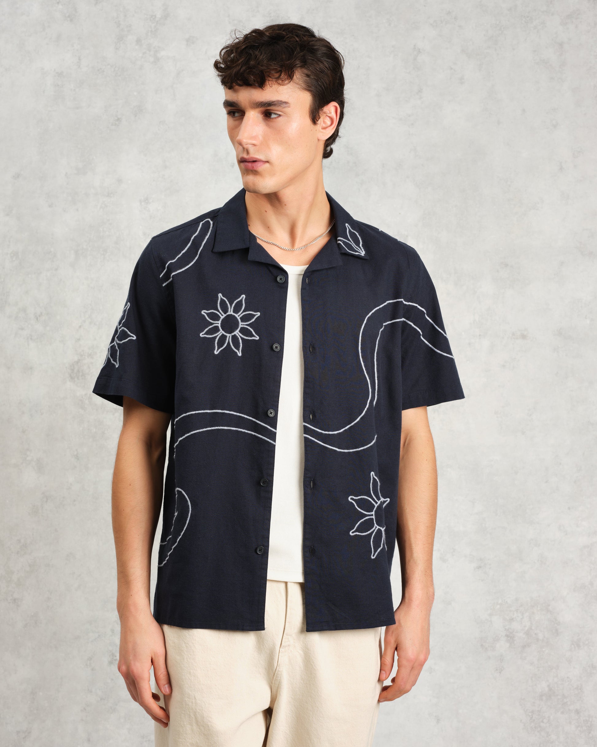 wax london men's Didcot - Navy Bold Floral Embroidered Short-Sleeve Shirt
