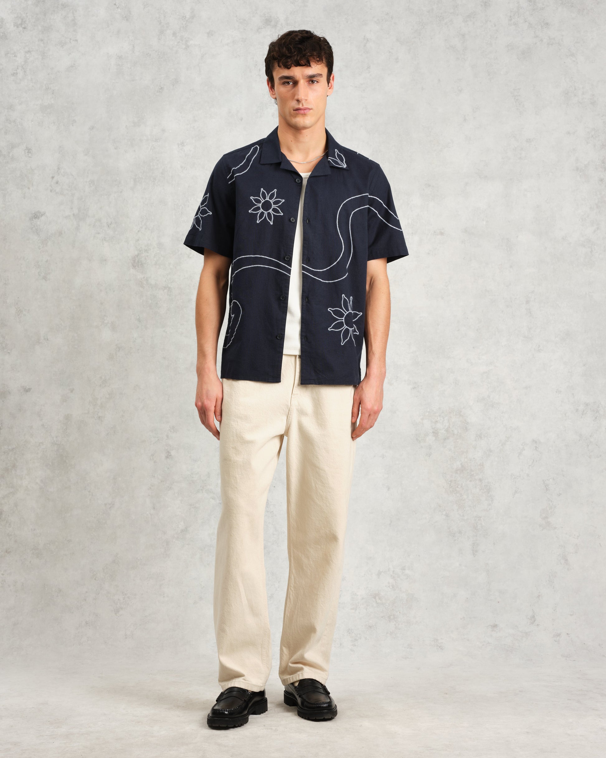 wax london men's Didcot - Navy Bold Floral Embroidered Short-Sleeve Shirt