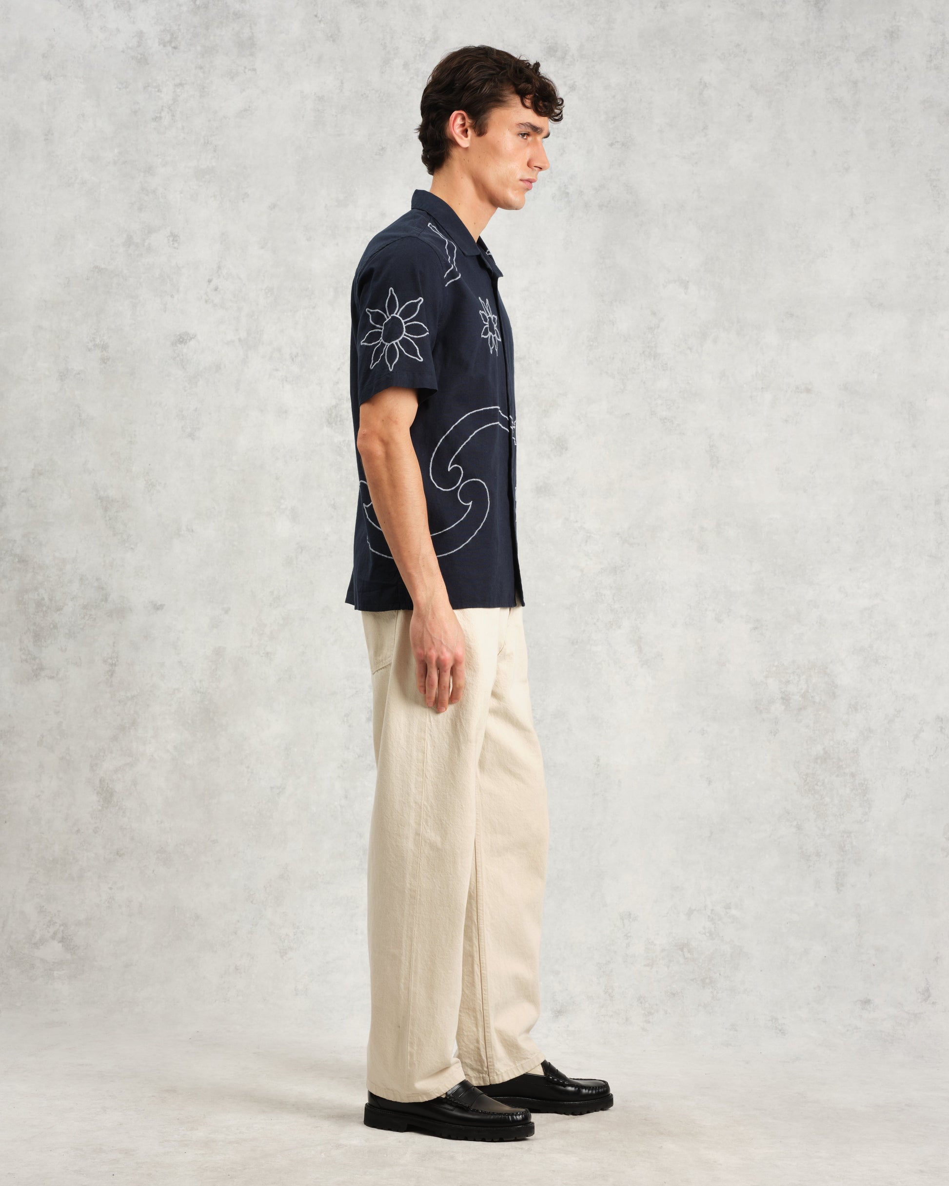 wax london men's Didcot - Navy Bold Floral Embroidered Short-Sleeve Shirt