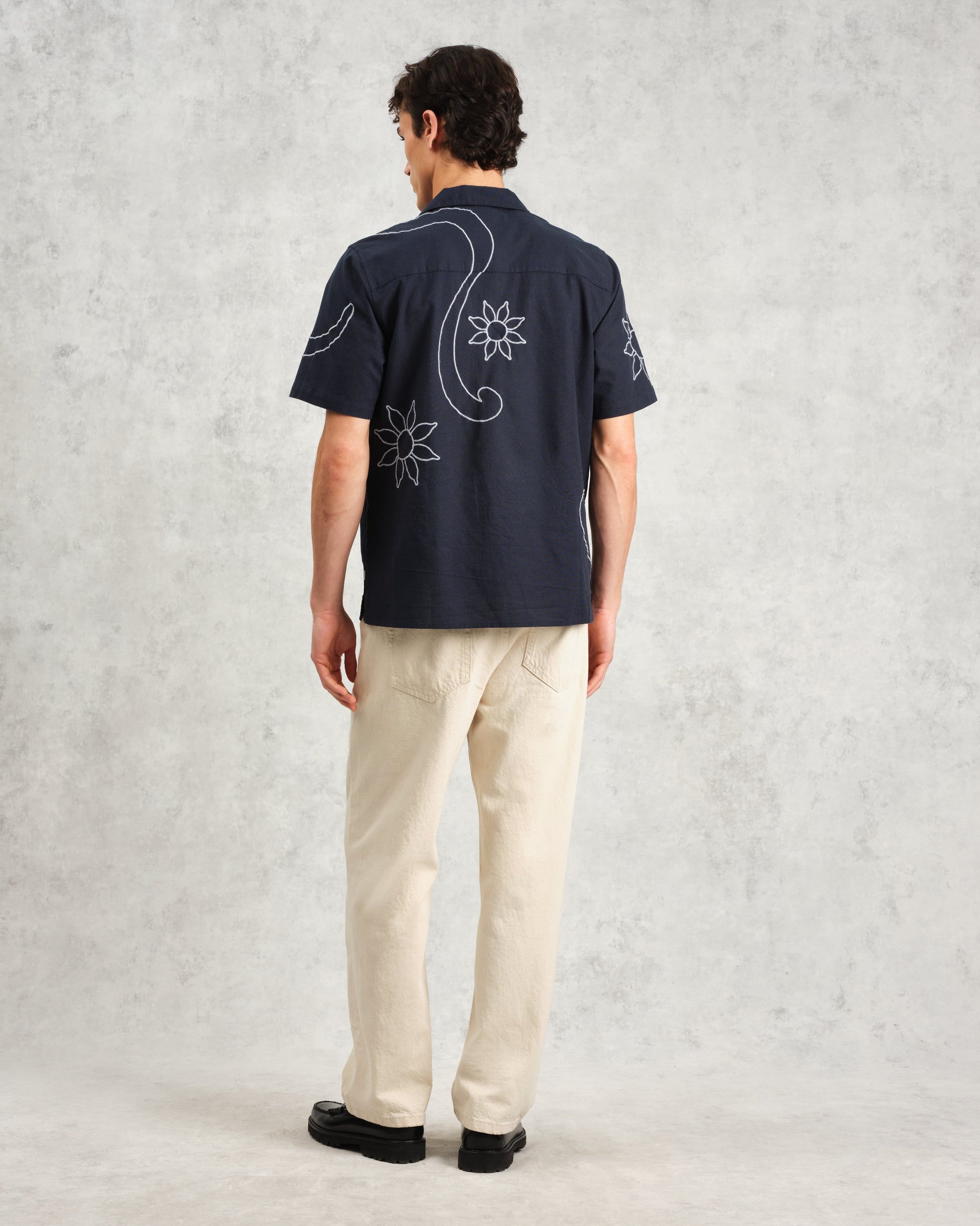 wax london men's Didcot - Navy Bold Floral Embroidered Short-Sleeve Shirt