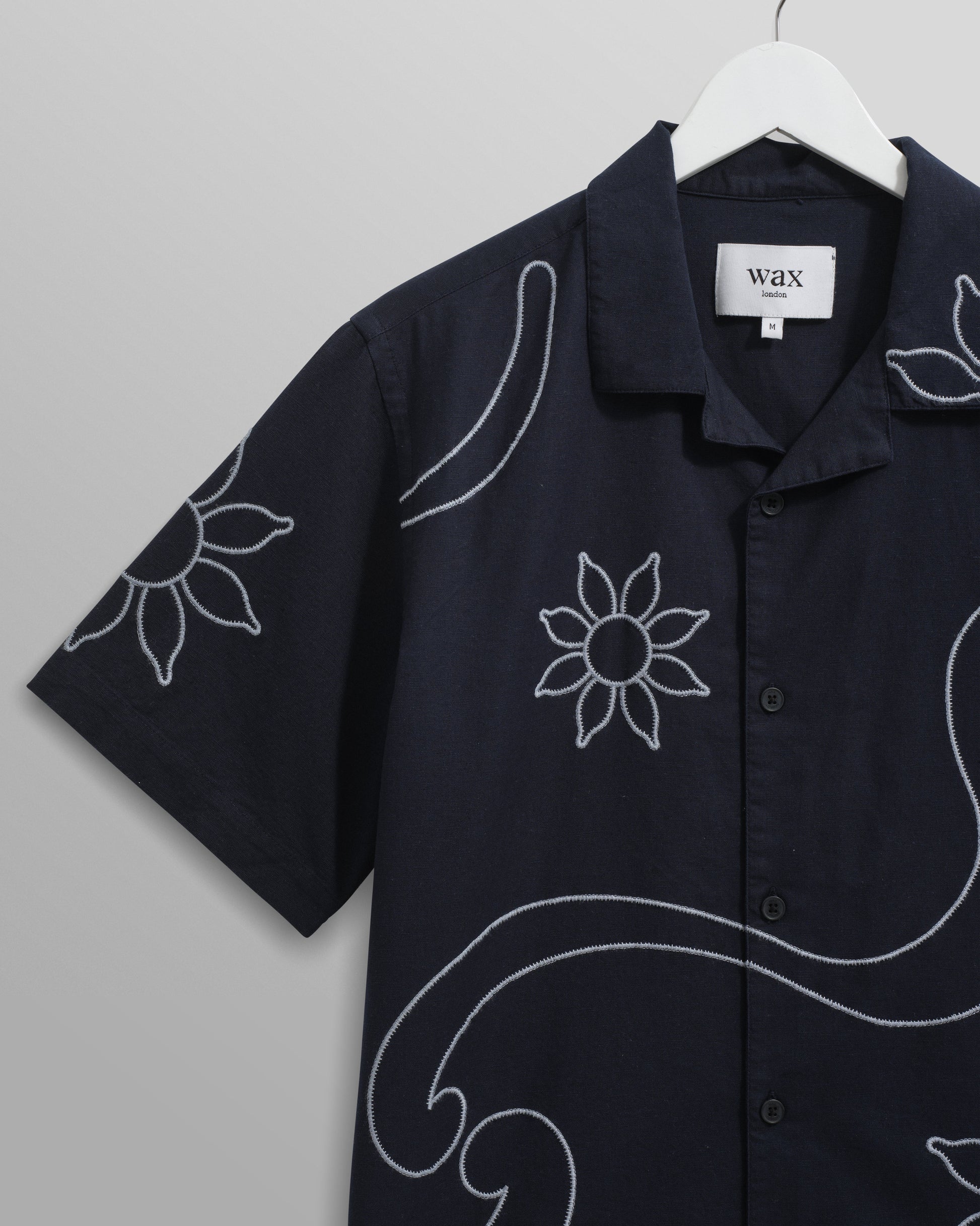 wax london men's Didcot - Navy Bold Floral Embroidered Short-Sleeve Shirt
