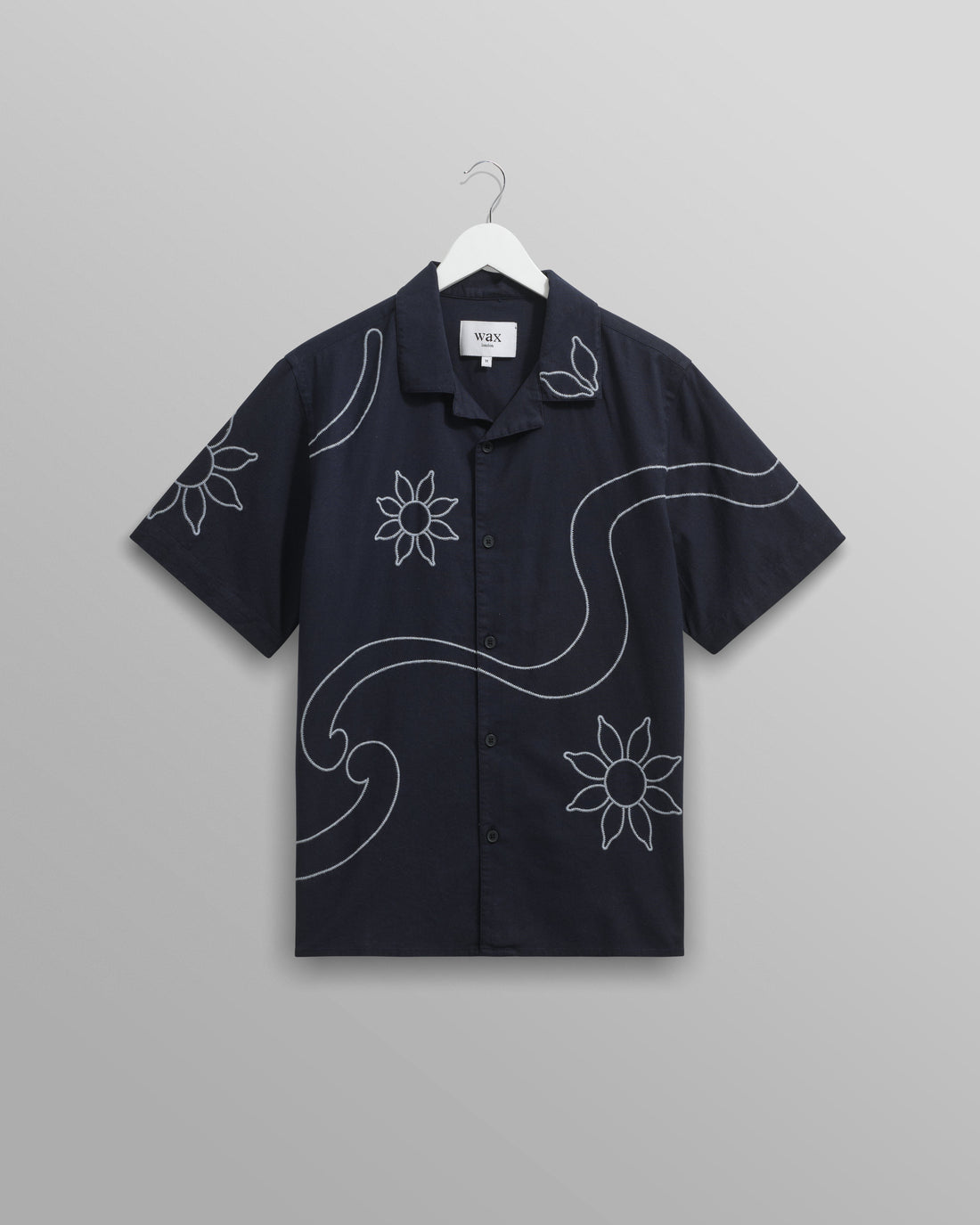 wax london men's Didcot - Navy Bold Floral Embroidered Short-Sleeve Shirt