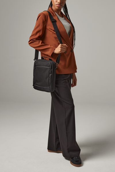 Quadra Executive iPad®/Tablet Case | Plush Lining | Messenger Bag | Black | One Size